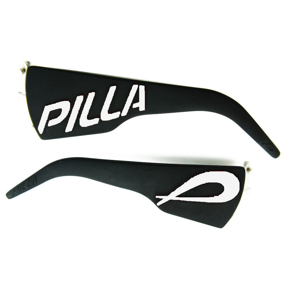 Schwarzer X6 Rubber Fork Wide von Pilla mit breitem Gabeldesign, aus robustem Gummi gefertigt und geeignet für vielseitigen Einsatz.