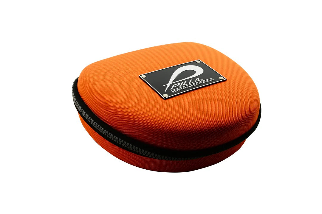 Großer Pilla Vault Orange Accessoire aus Leder mit goldener Schnalle, stilvoll und funktional für Damen und Herren.