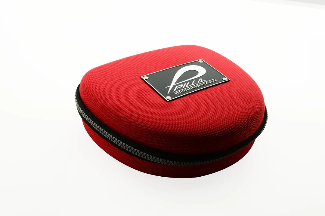 Große rote Pilla Vault Rot Accessoires, stilvoll und funktional, mit sichtbarem Design und Markenlogo.